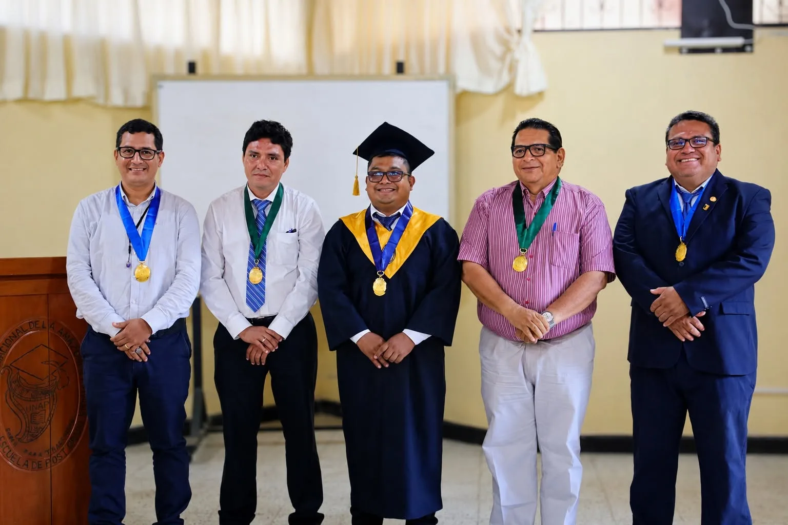 ESCUELA DE POSTGRADO FELICITA A MELVIN ANDERSON PERALES CARDOZO POR LA APROBACIÓN DE SU SUSTENTACIÓN DE TESIS