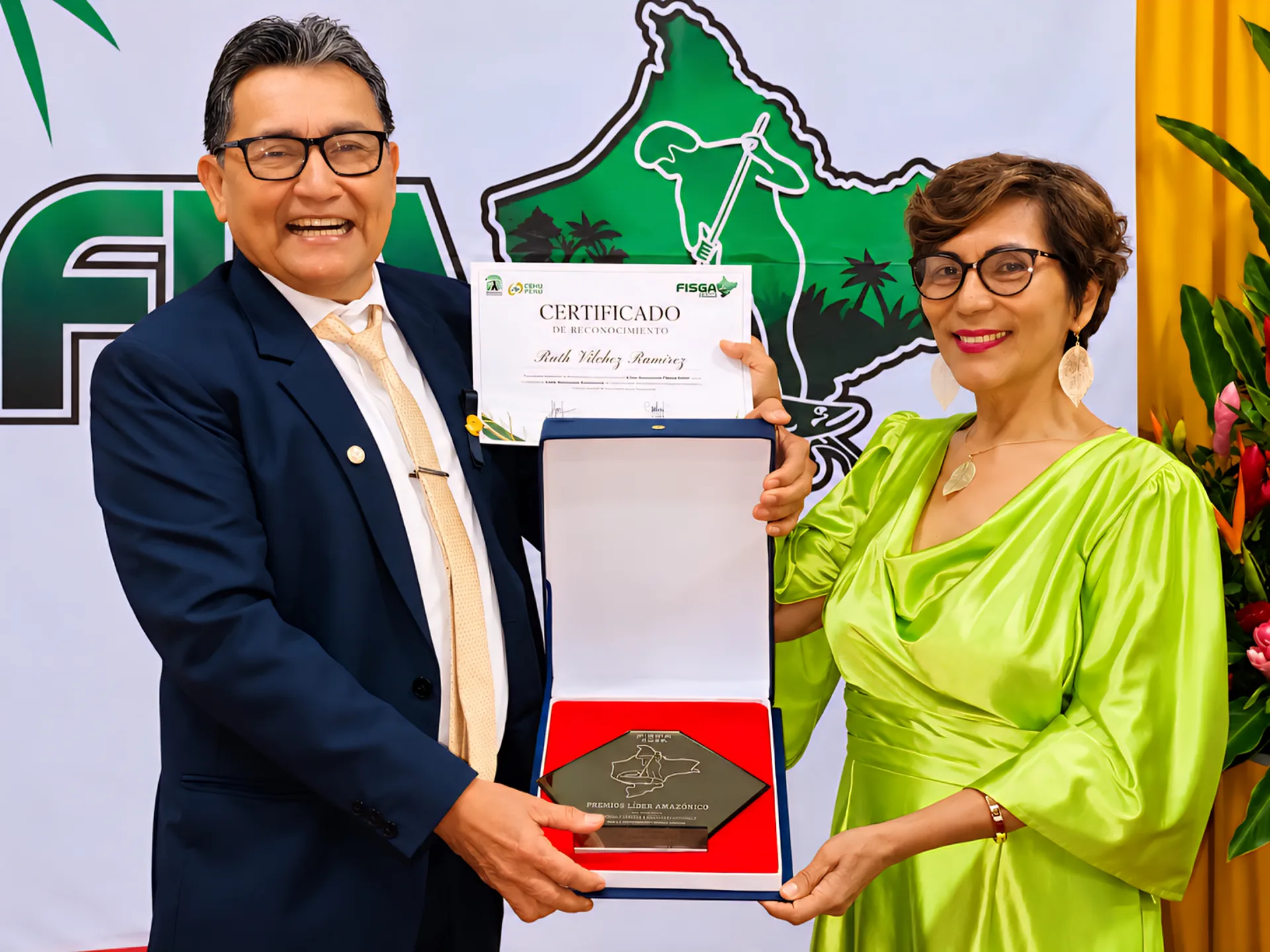 RECTORA DE LA UNAP RECIBE DISTINCIÓN COMO AUTORIDAD ACADÉMICA EN LOS PREMIOS FISGA DEL AMAZONAS 2026