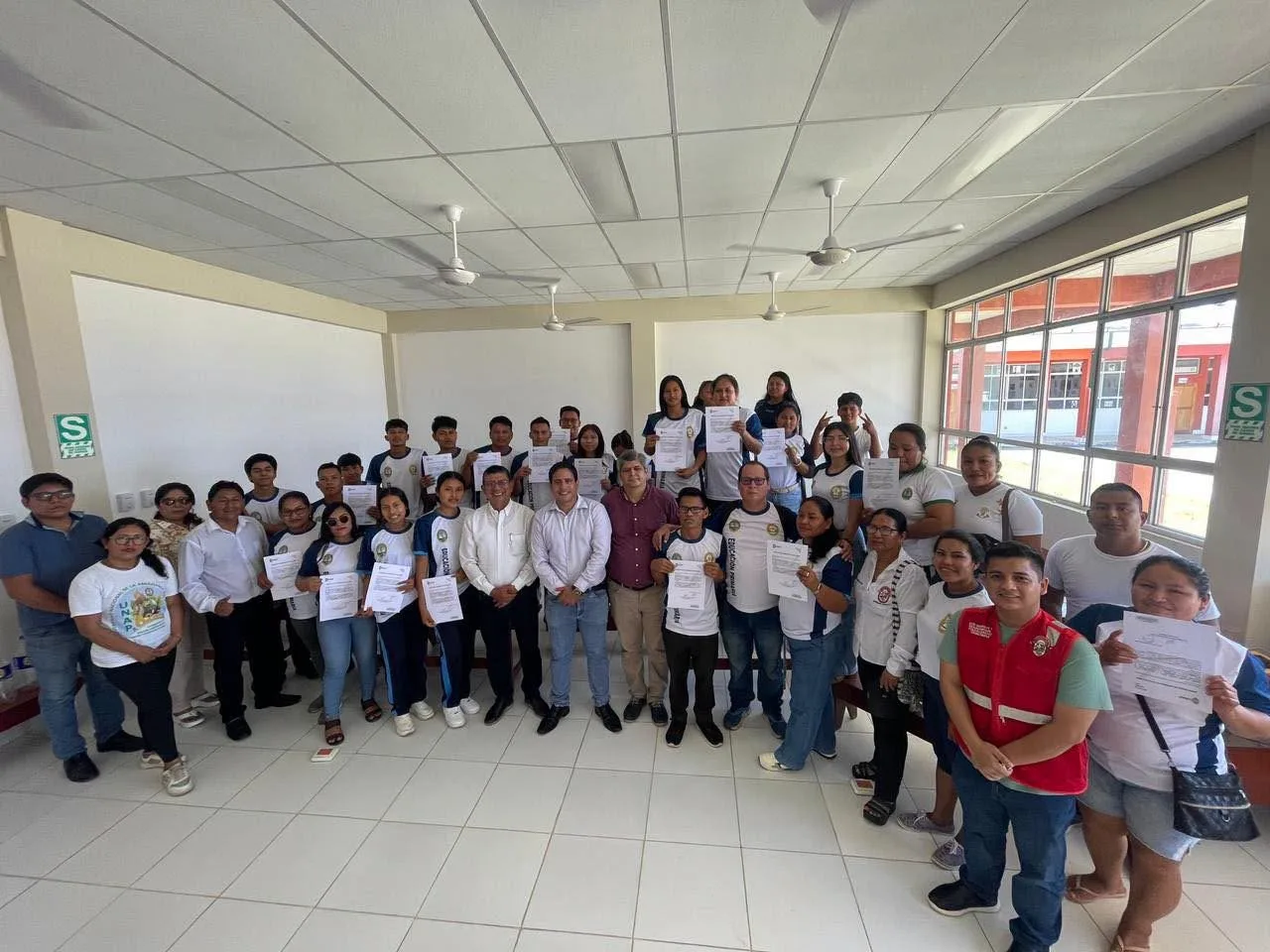 Foto conjunta de los representantes de la UNAP - FACEN