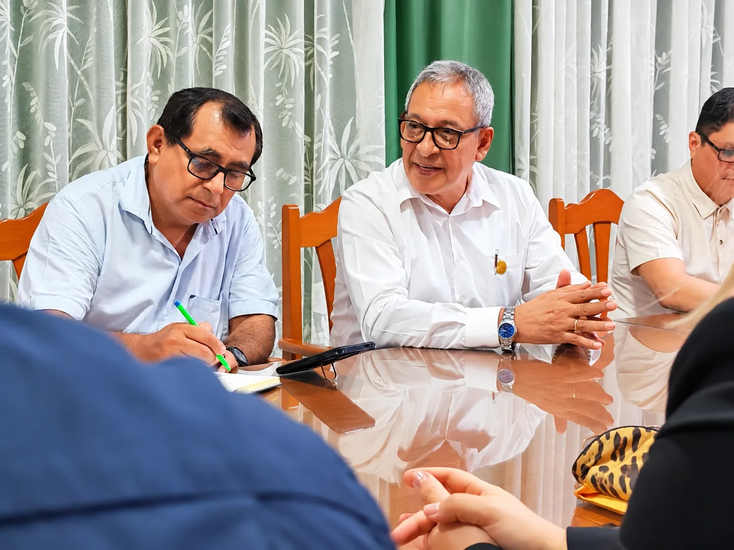 EMBAJADOR DE UCRANIA VISITA LA UNAP Y SOSTIENE ENCUENTRO CON AUTORIDADES UNIVERSITARIAS