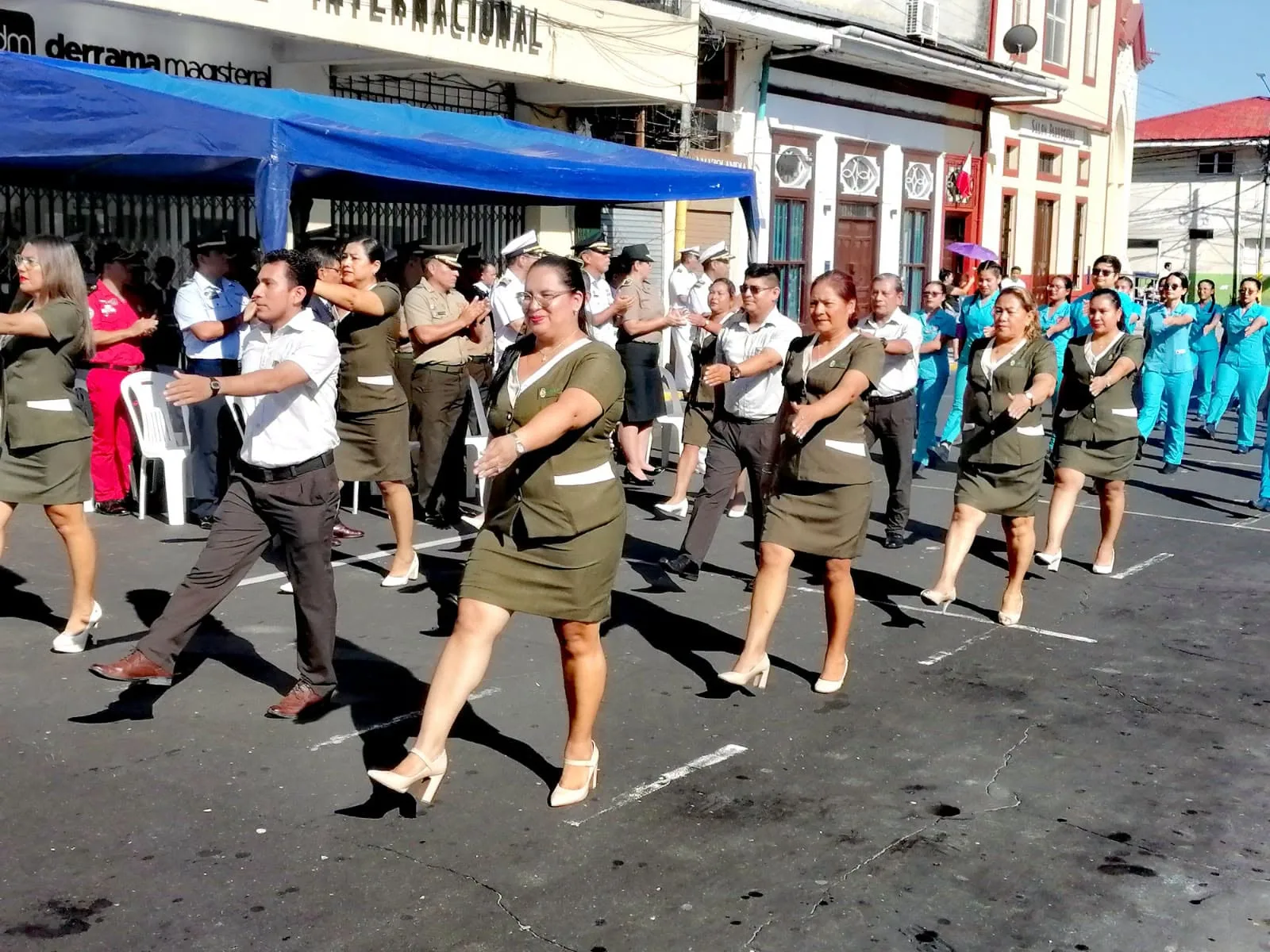 Facultad de Enfermería de la UNAP inicia celebración por su 55° aniversario con participación en desfile Cívico Militar
