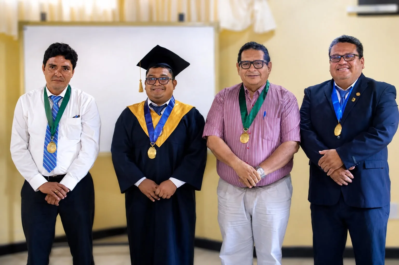 ESCUELA DE POSTGRADO FELICITA A MELVIN ANDERSON PERALES CARDOZO POR LA APROBACIÓN DE SU SUSTENTACIÓN DE TESIS