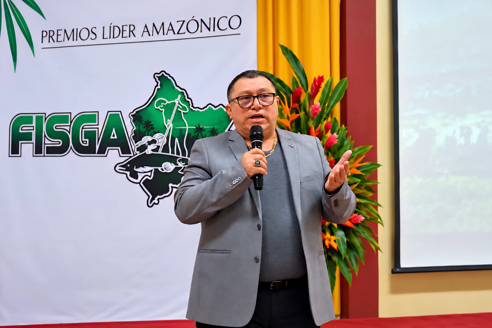 RECTORA DE LA UNAP RECIBE DISTINCIÓN COMO AUTORIDAD ACADÉMICA EN LOS PREMIOS FISGA DEL AMAZONAS 2026