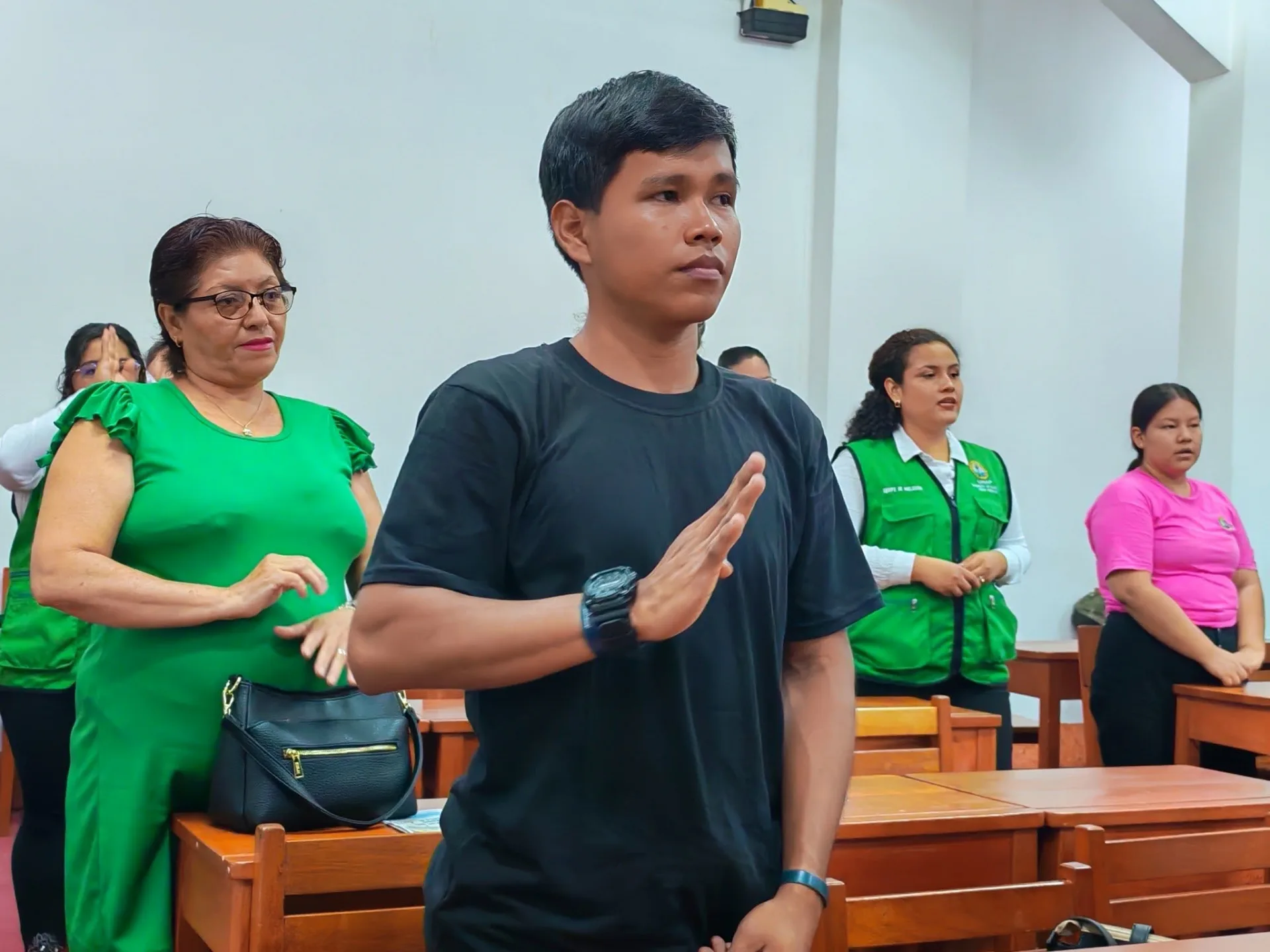 UNAP inaugura Taller de lengua de señas peruana y sistema braille para fortalecer la inclusión universitaria