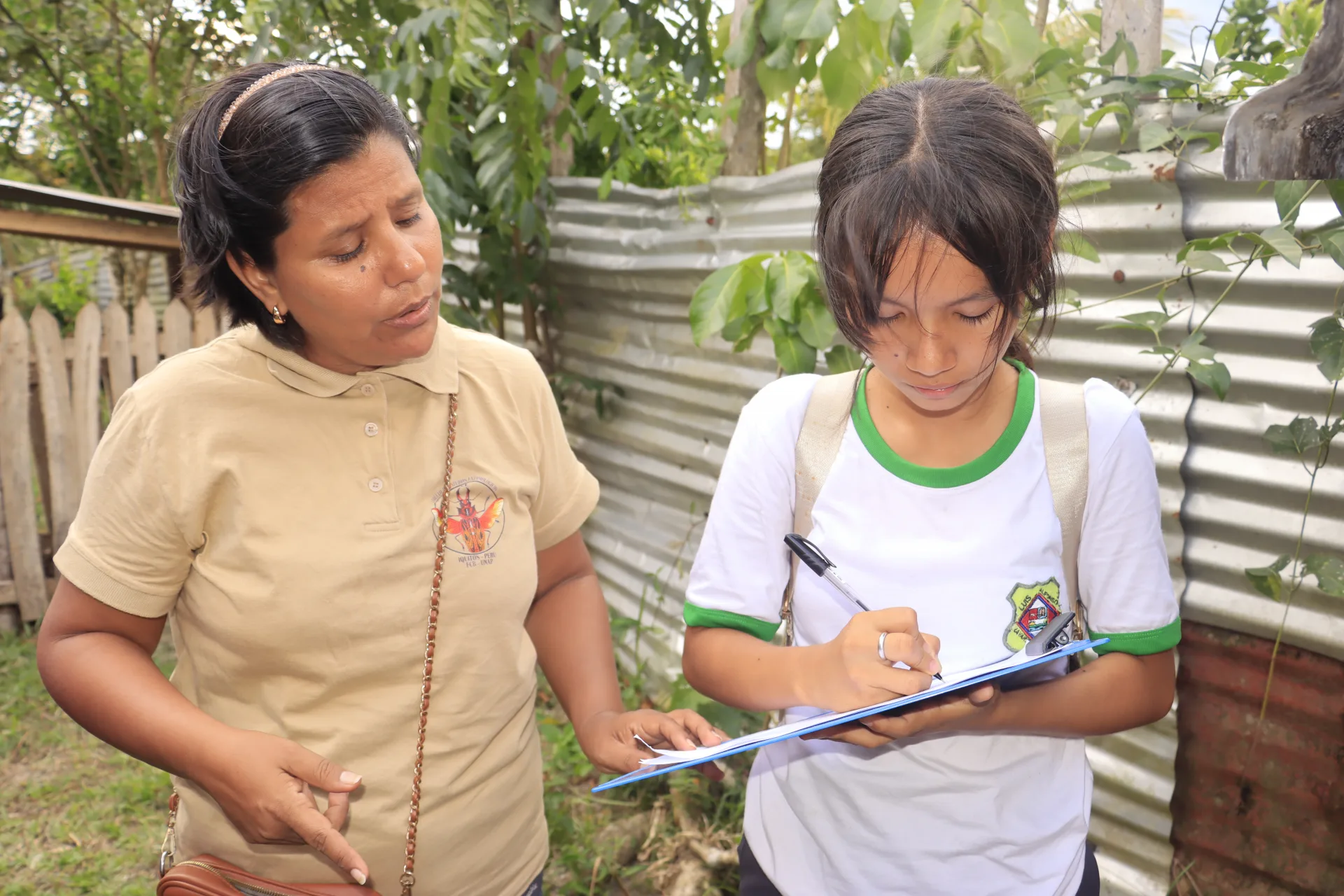 UNAP Y ONG ARCA BETA PROMUEVEN LA CONSERVACIÓN DE ABEJAS NATIVAS SIN AGUIJÓN EN INSTITUCIÓN EDUCATIVA DE MANACAMIRI