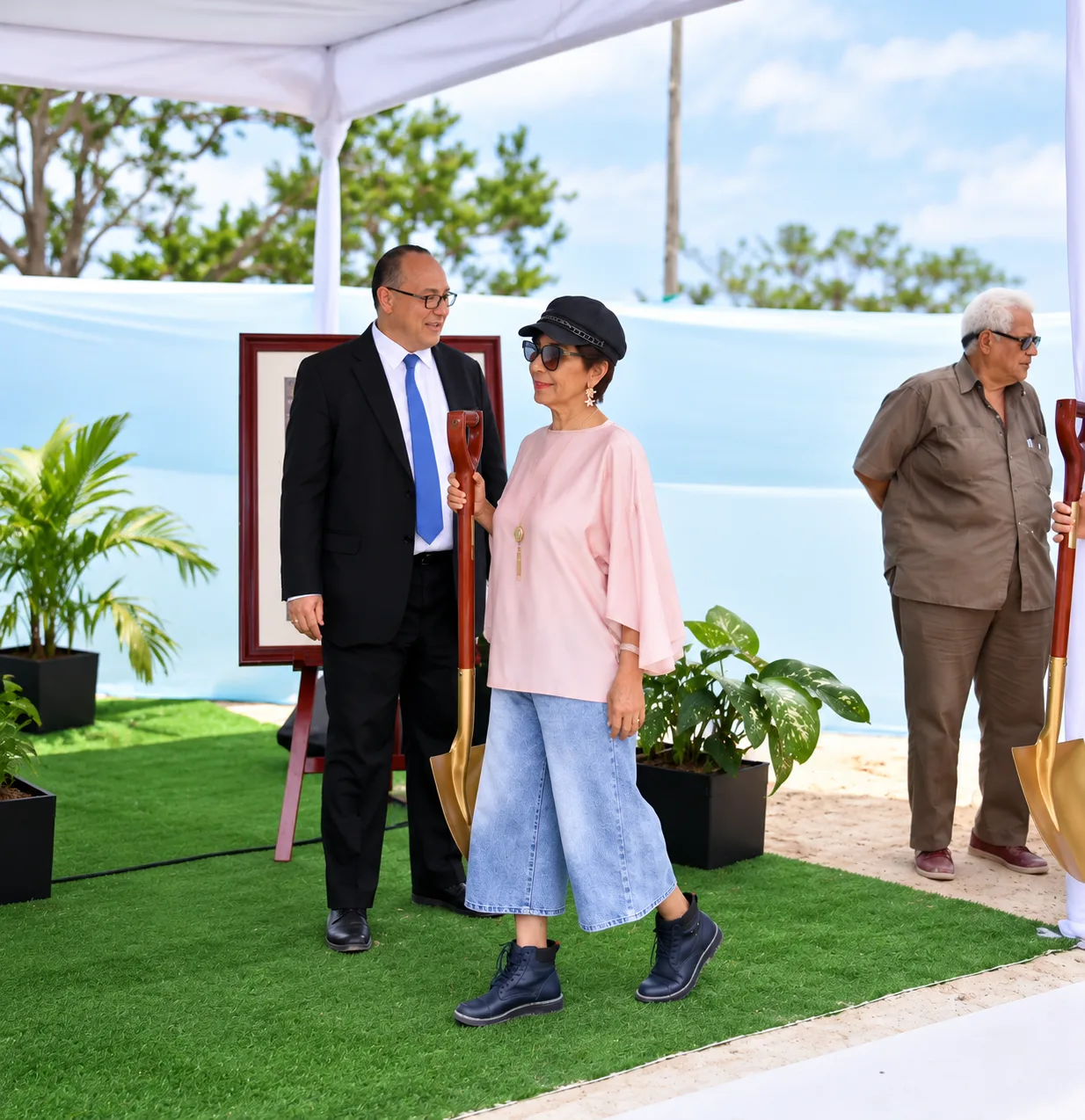 RECTORA DE LA UNAP PARTICIPÓ EN CEREMONIA DE LA PRIMERA PALADA DEL TEMPLO DE IQUITOS