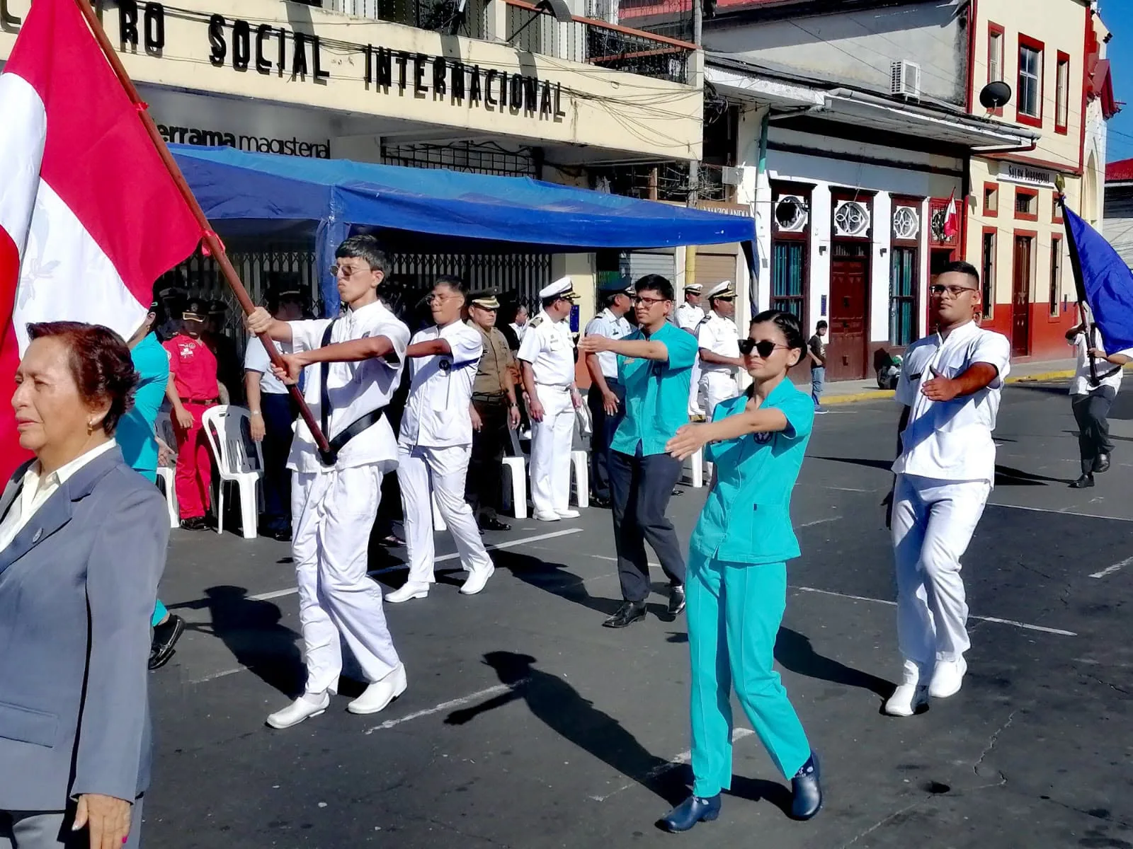 Facultad de Enfermería de la UNAP inicia celebración por su 55° aniversario con participación en desfile Cívico Militar