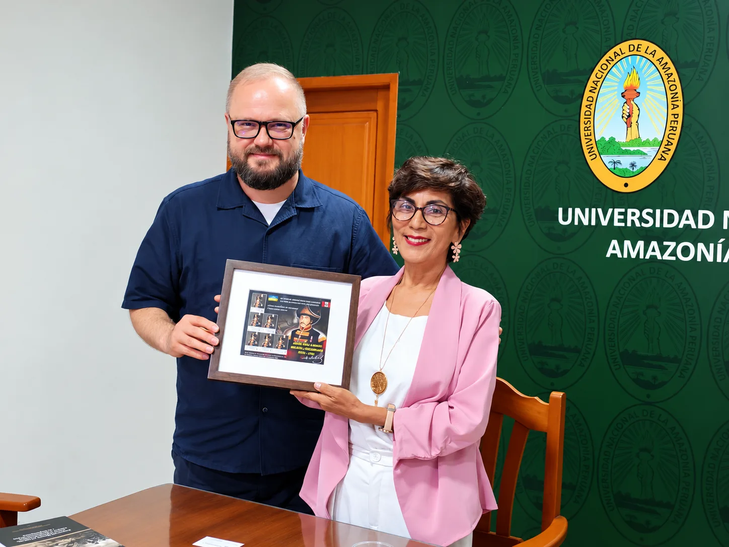 EMBAJADOR DE UCRANIA VISITA LA UNAP Y SOSTIENE ENCUENTRO CON AUTORIDADES UNIVERSITARIAS