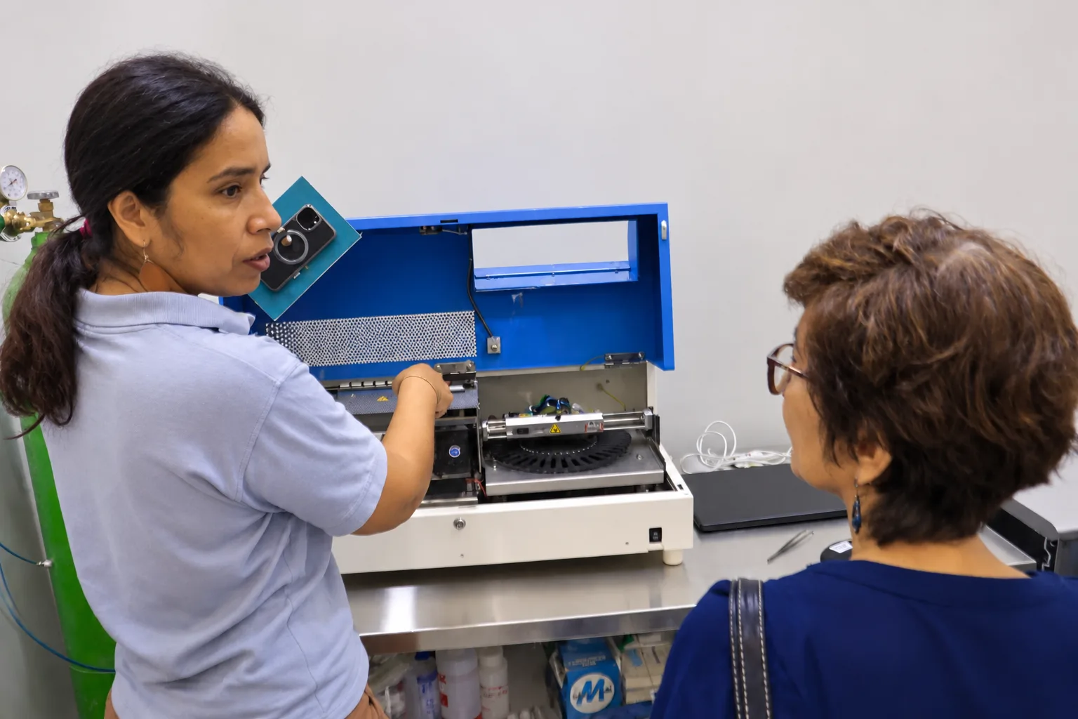 UNAP IMPLEMENTA EQUIPOS ESPECIALIZADOS PARA INVESTIGAR LA CONTAMINACIÓN POR MERCURIO EN LA AMAZONÍA