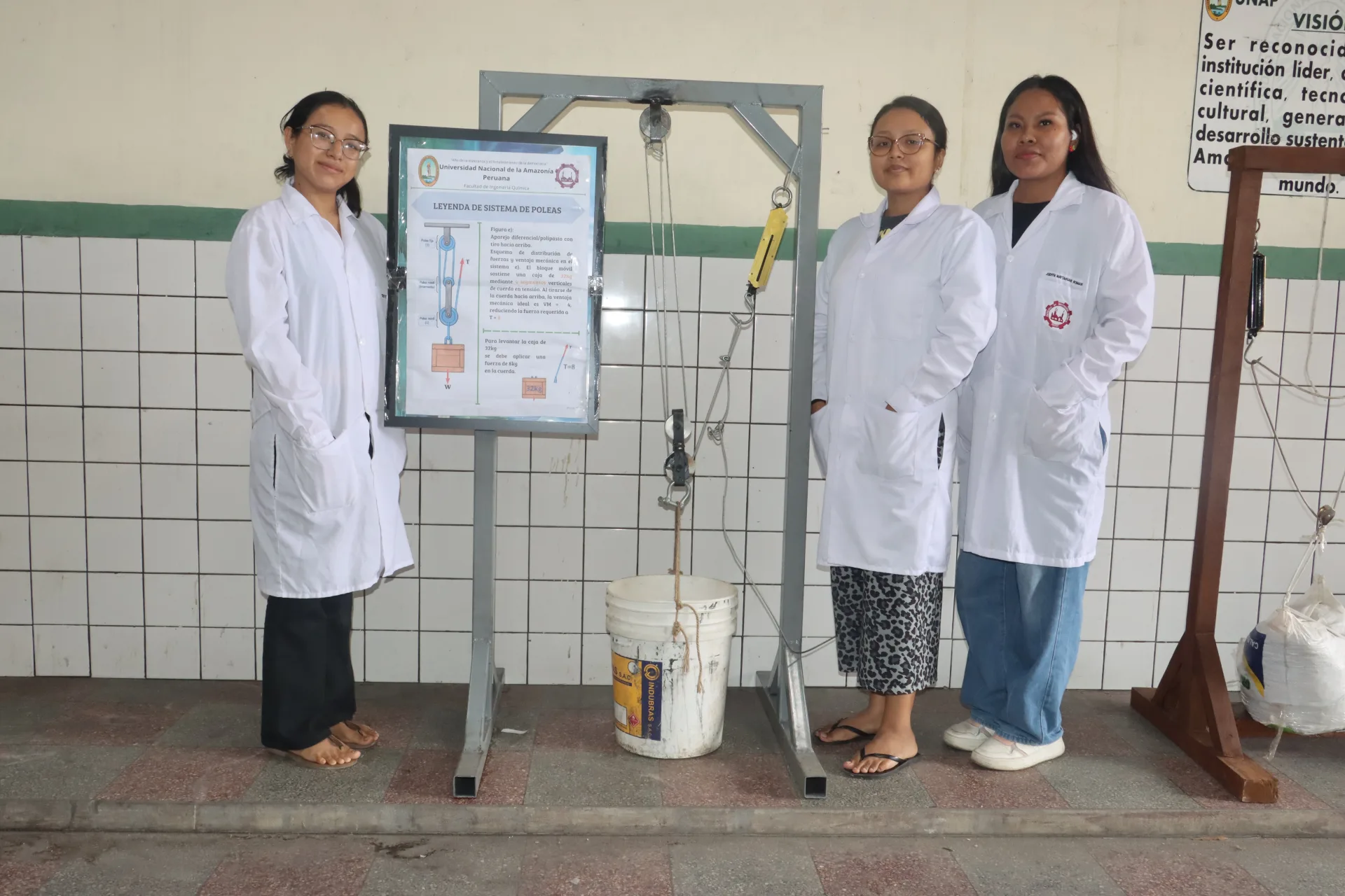 ESTUDIANTES DE INGENIERÍA QUÍMICA DE LA UNAP DISEÑAN SISTEMAS DE POLEAS PARA REDUCIR EL ESFUERZO FÍSICO Y MEJORAR LA SEGURIDAD EN EL TRABAJO
