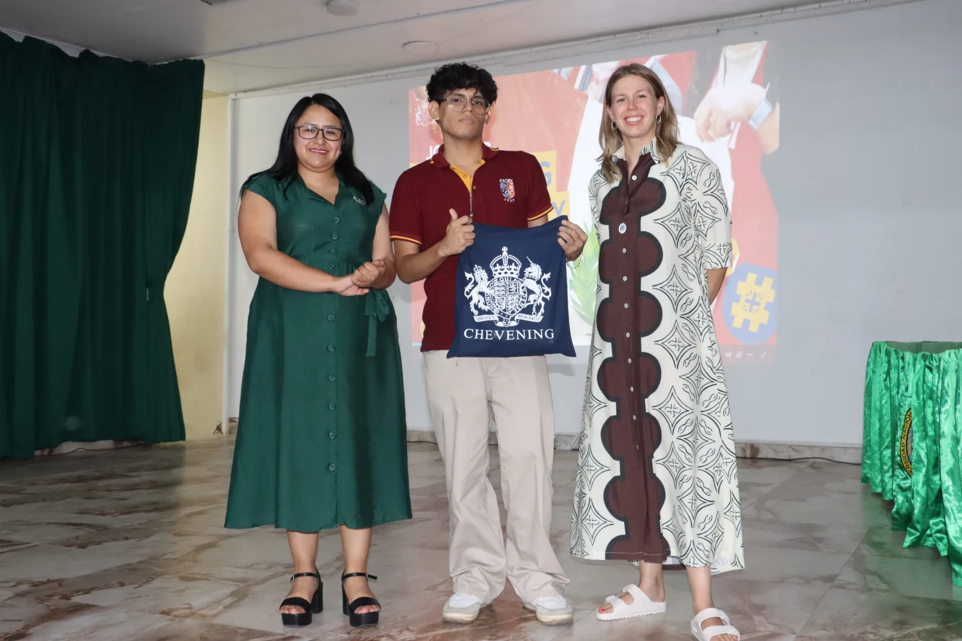 UNAP realizó charla informativa sobre becas Chevening para estudios de maestría en el Reino Unido