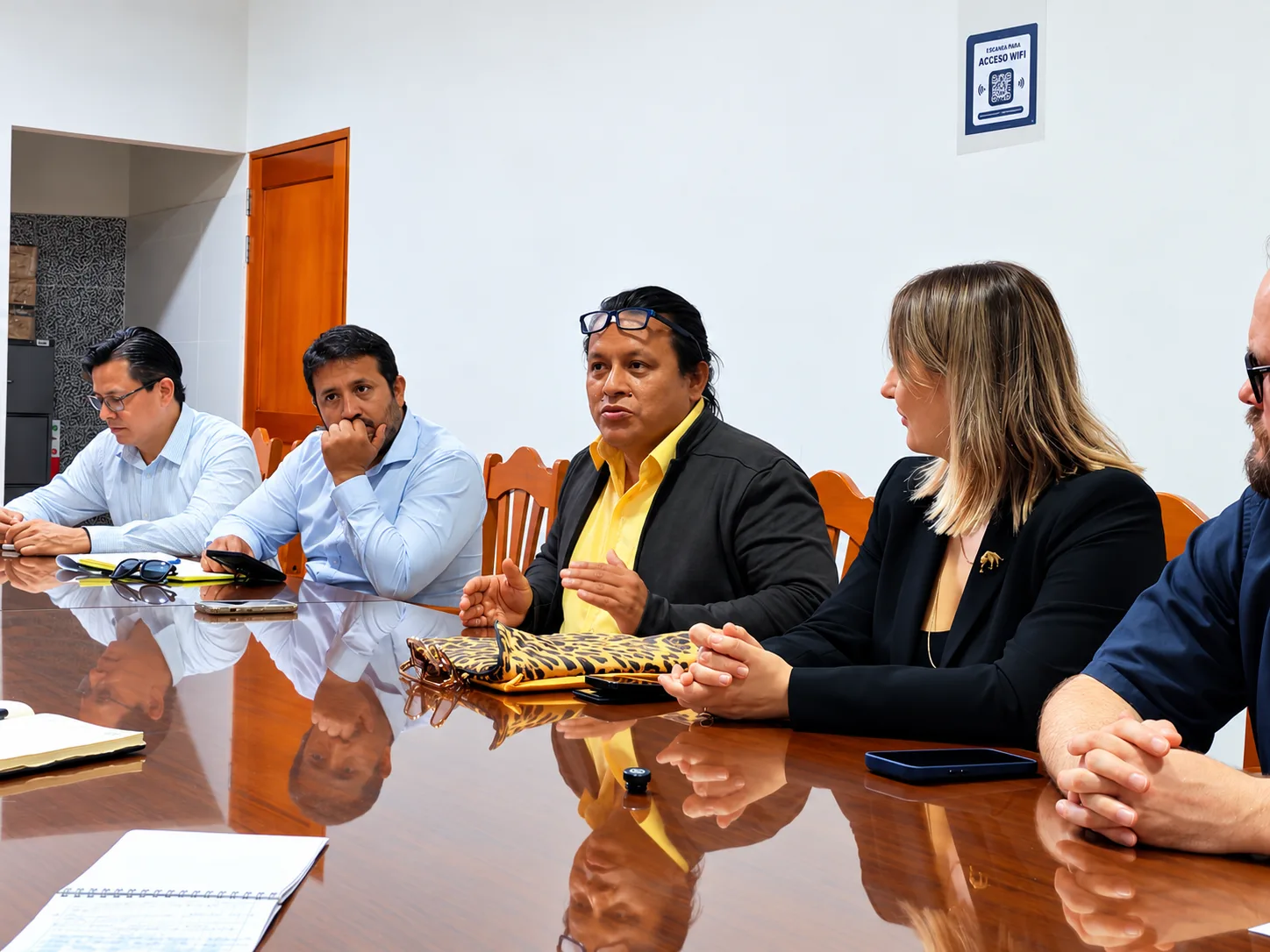 EMBAJADOR DE UCRANIA VISITA LA UNAP Y SOSTIENE ENCUENTRO CON AUTORIDADES UNIVERSITARIAS
