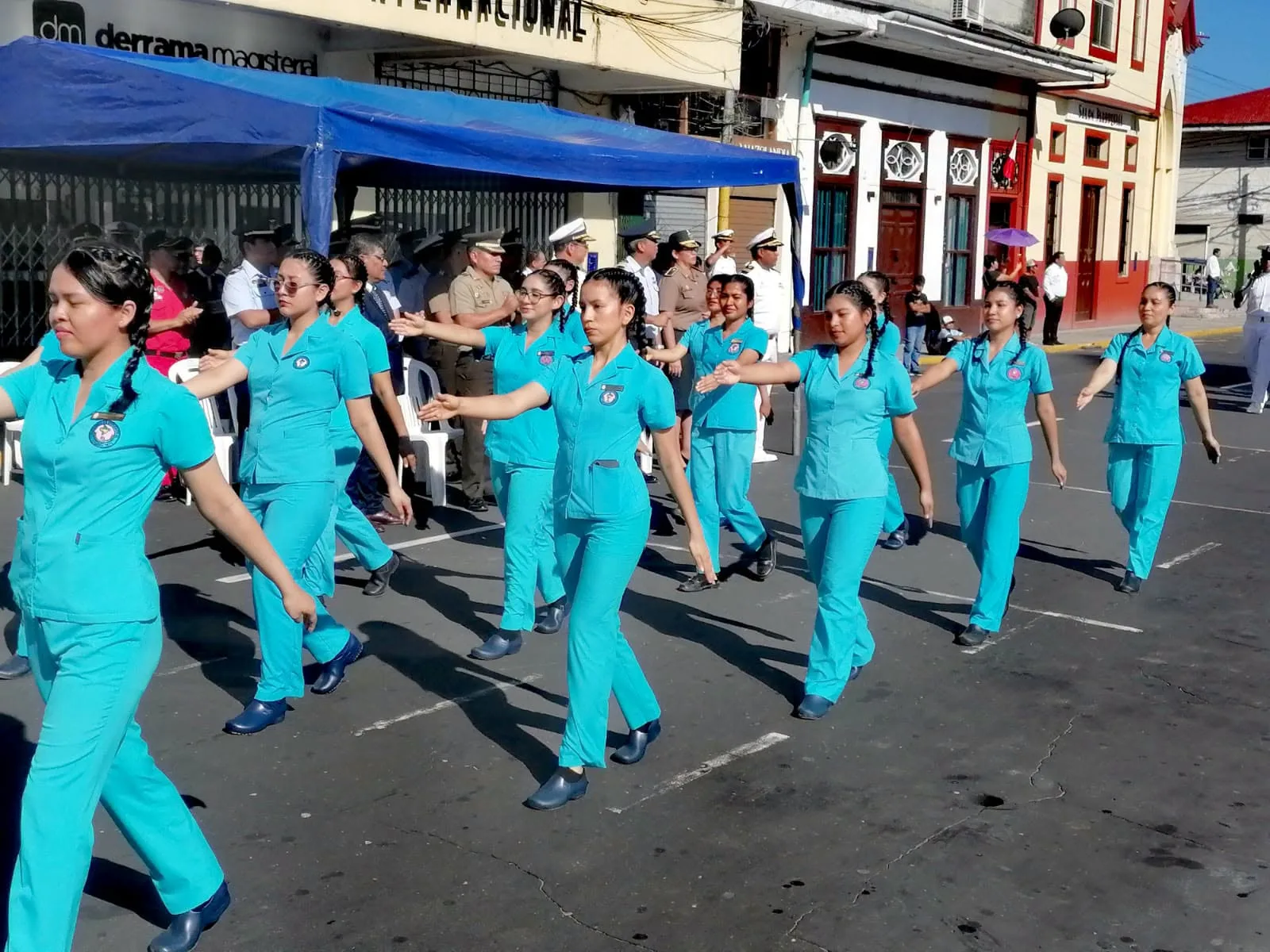 Facultad de Enfermería de la UNAP inicia celebración por su 55° aniversario con participación en desfile Cívico Militar