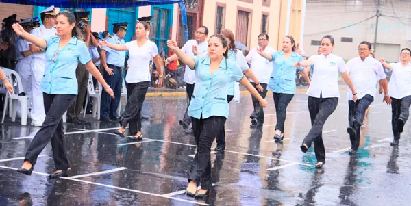 La Facultad de Medicina Humana de la UNAP desfiló por su 45o aniversario