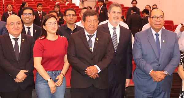 Rector de la UNAP presente en la inauguración del campus de la UTP en Iquitos