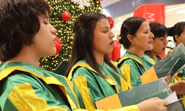 La UNAP celebró la Navidad con presentación artística y cultural en el Mall Aventura Iquitos