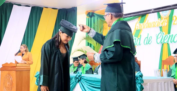 Ceremonia de graduación en la Facultad de Ciencias Forestales de la UNAP