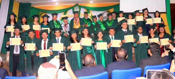 Ceremonia de graduación en la Facultad de Ciencias Forestales de la UNAP