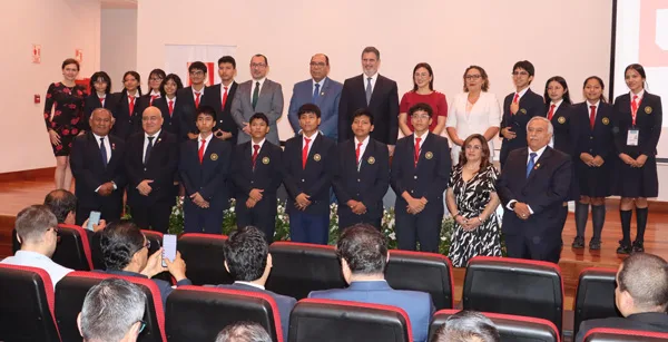 Rector de la UNAP presente en la inauguración del campus de la UTP en Iquitos