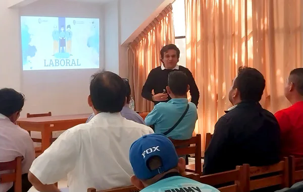 Capacitación en gestión, seguridad y salud en el trabajo a administrativos de la UNAP