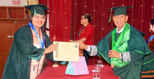 La UNAP celebró ceremonia de graduación de la Escuela de Economía