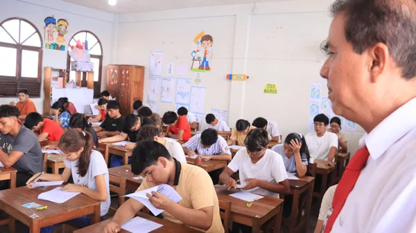 Se realizó el primer examen del Cepreunap en las instalaciones de la I. E. Sagrado Corazón