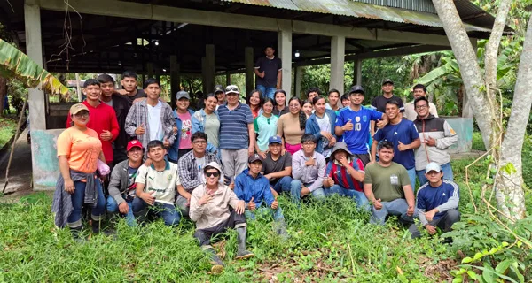 Estudiantes de Agronomía fortalecen competencias prácticas en manejo técnico de porcinos en la UNAP