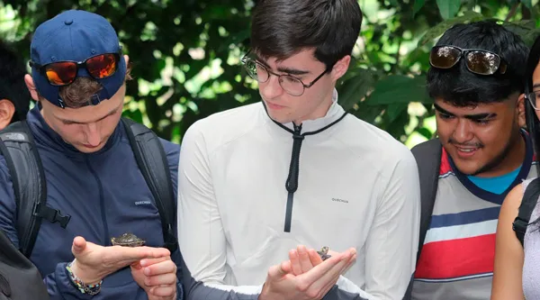Estudiantes franceses visitan la UNAP como parte del Proyecto Colibrí-CREA