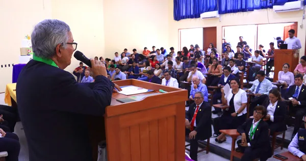 La Facultad de Medicina Humana celebró su 45° aniversario con emotiva ceremonia