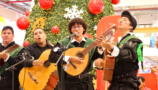 La UNAP celebró la Navidad con presentación artística y cultural en el Mall Aventura Iquitos