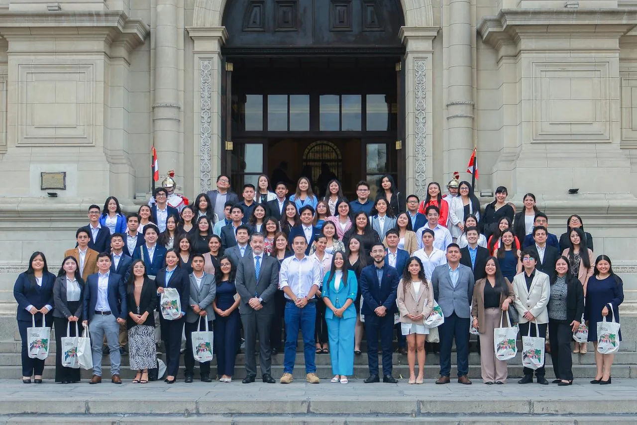 Egresado de la UNAP participó en jornada de diálogo juvenil en Palacio de Gobierno
