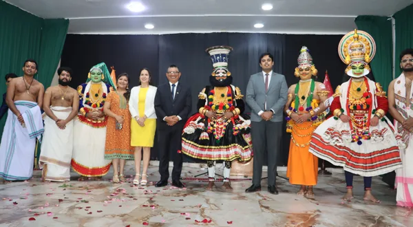 Una noche de cultura y tradición en la UNAP, conmemorando el Día de la República de la India