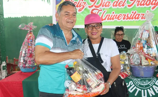 Celebración del Día del Trabajador Universitario en el complejo deportivo Sutunap
