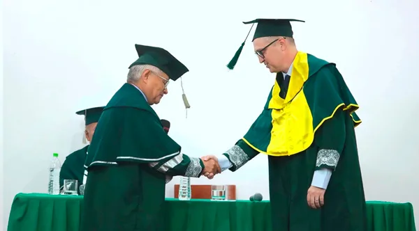 La UNAP otorgó el grado de doctor honoris causa a Joseph Dylan Maddox