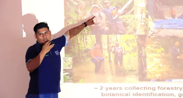 Presentación oficial de proyectos científicos del grupo Vetaf en la Facultad de Ciencias Forestales de la UNAP