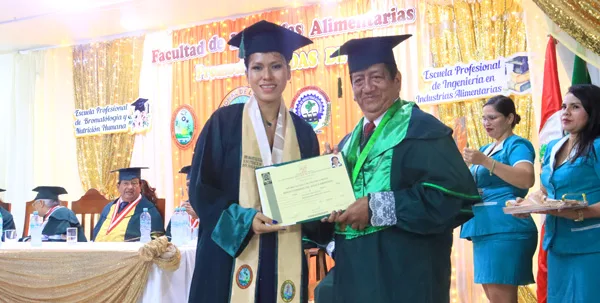 Ceremonia de colación de grado en la Facultad de Industrias Alimentarias de la UNAP